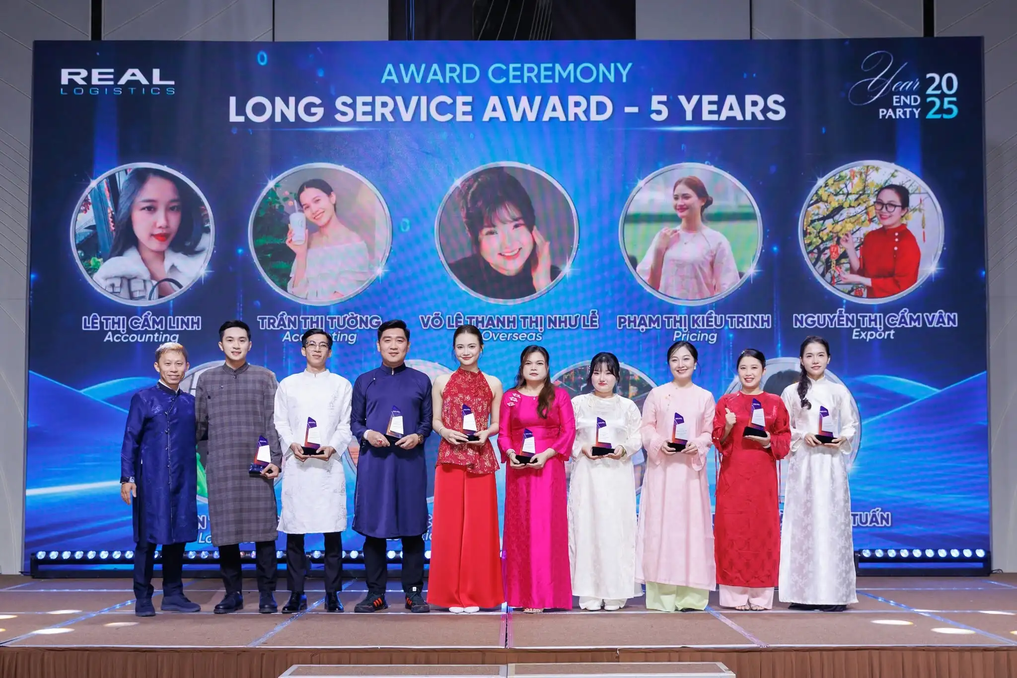 year-end-party-2025-sum-vay-yeu-thuong-12.webp